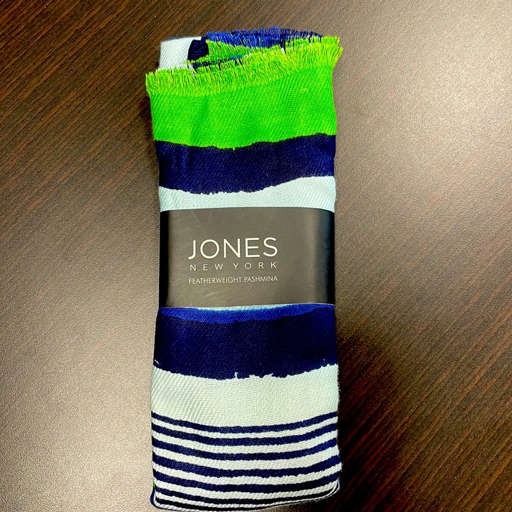 Beautiful Jones New York Light Weight Scarf